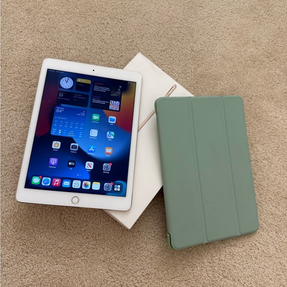 Apple iPad Air 2 16GB Rose Gold - Picture 1 of 6